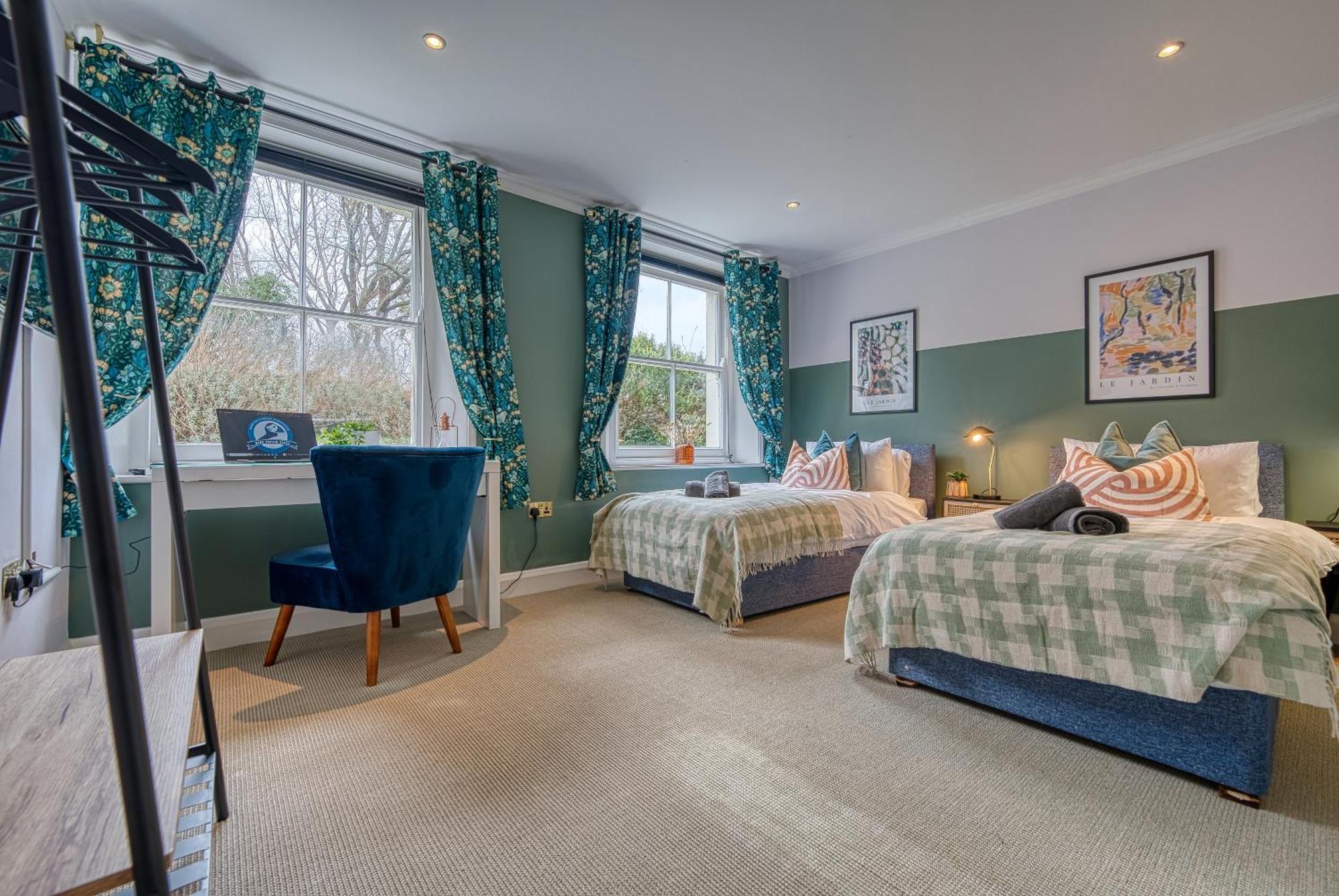 2 Bedroom Stylish Spacious Apt, Sleeps 6, Central Cheltenham, With Free Parking - By Blue Puffin Stays Екстериор снимка