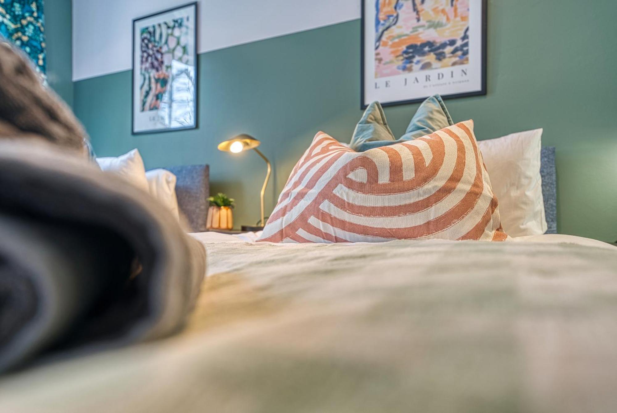 2 Bedroom Stylish Spacious Apt, Sleeps 6, Central Cheltenham, With Free Parking - By Blue Puffin Stays Екстериор снимка