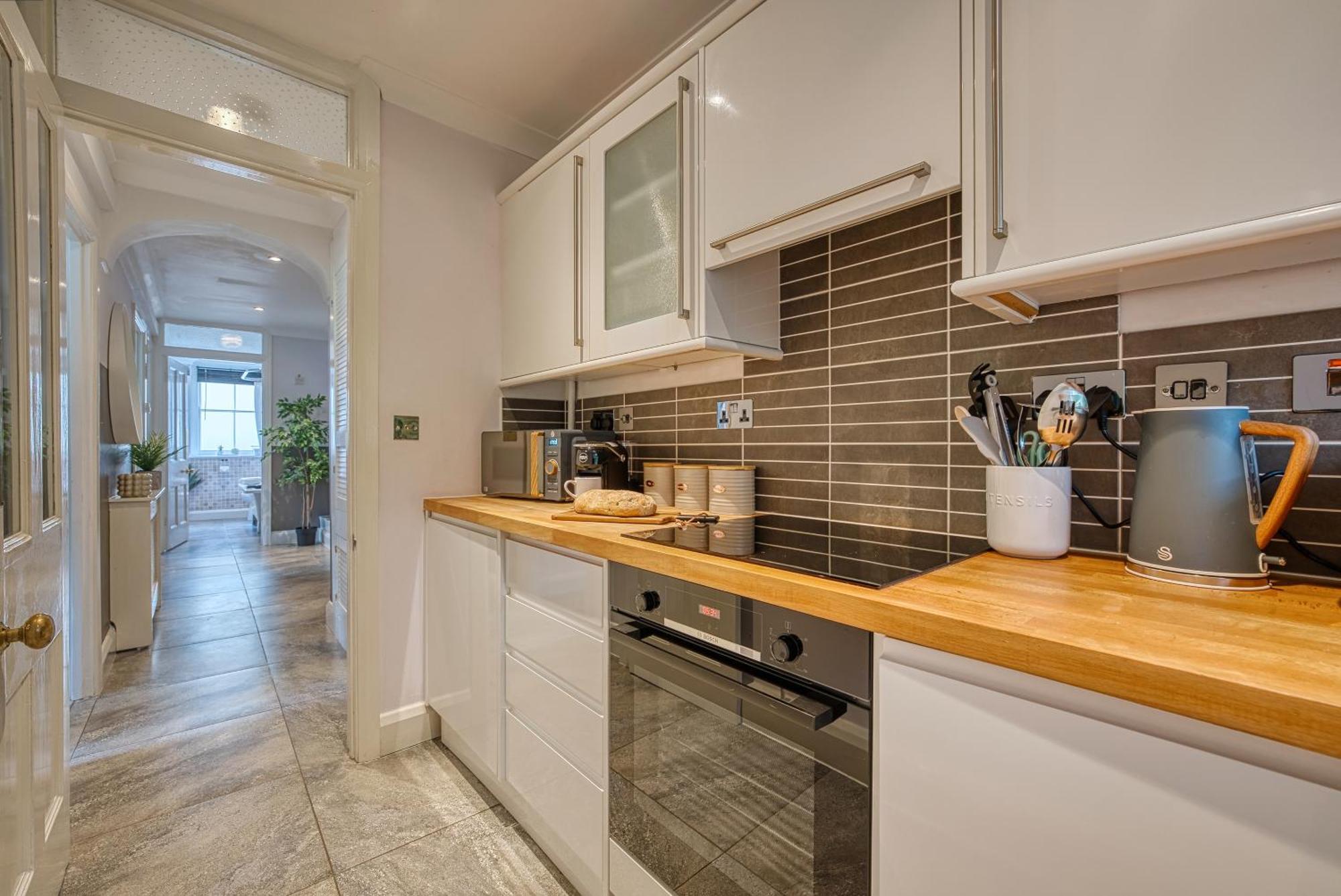 2 Bedroom Stylish Spacious Apt, Sleeps 6, Central Cheltenham, With Free Parking - By Blue Puffin Stays Екстериор снимка