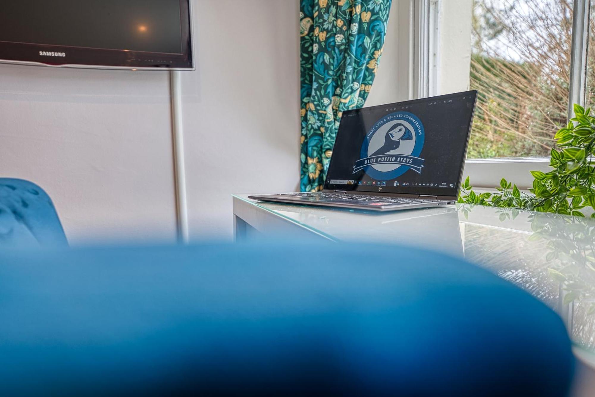 2 Bedroom Stylish Spacious Apt, Sleeps 6, Central Cheltenham, With Free Parking - By Blue Puffin Stays Екстериор снимка