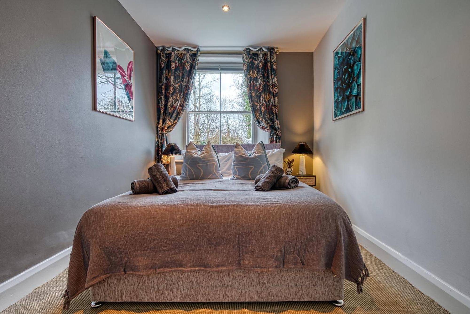2 Bedroom Stylish Spacious Apt, Sleeps 6, Central Cheltenham, With Free Parking - By Blue Puffin Stays Екстериор снимка