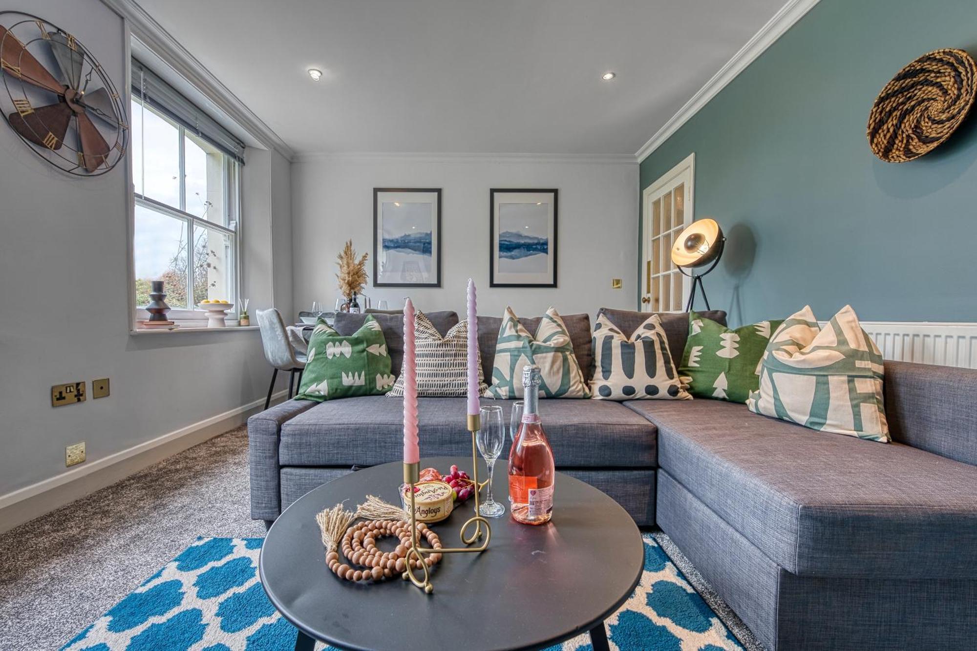 2 Bedroom Stylish Spacious Apt, Sleeps 6, Central Cheltenham, With Free Parking - By Blue Puffin Stays Екстериор снимка